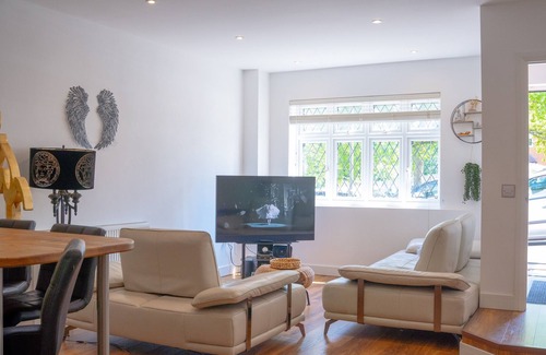 London Borough of Bromley Casa | Cleave House -3bed/2bath with Garden Stunning Holiday/Contractor Accommodation