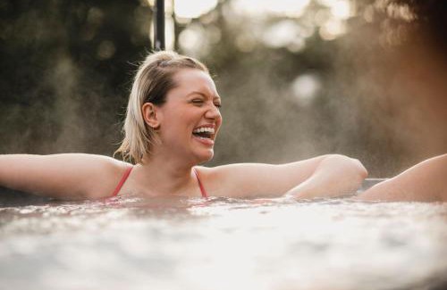 Dalry Casa | Cleeves Cabins Ailsa Luxury Lodge with hot tub