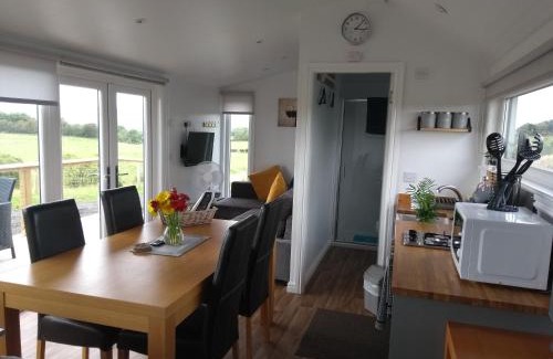 Dalry Casa | Cleeves Cabins Ailsa Luxury Lodge with hot tub