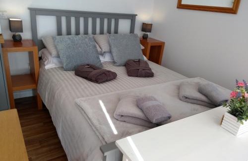 Dalry Casa | Cleeves Cabins Ailsa Luxury Lodge with hot tub