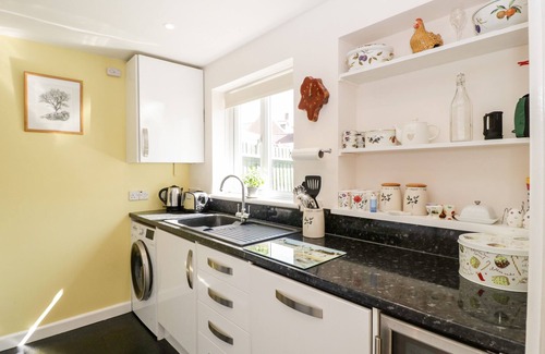 Dorchester Cabaña | CLEMATIS HOUSE, family friendly, with a garden in Dorchester