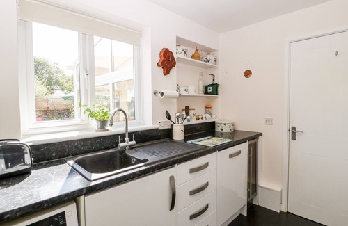 Dorchester Cabaña | CLEMATIS HOUSE, family friendly, with a garden in Dorchester