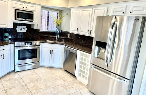Walden on Lake Conroe Casa | Clemens' Cottage - Lakefront Bungalow on Lake Conroe w/ Private Dock & Boat Slip