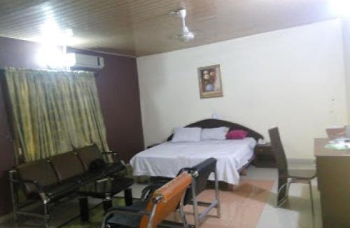 Port Harcourt Cabina | Clen-phil Hotels - Deluxe Standard close to many attractions