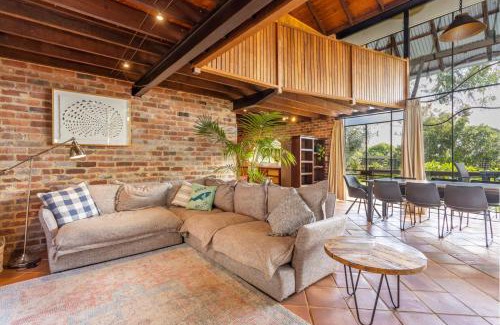 Palmyra Casa | Cleopatras Enchanted Sanctuary