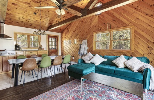 Mount Marion Casa | Cleo’s Cabin: Private Retreat with Fenced Dog Run