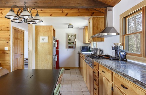 Mount Marion Casa | Cleo’s Cabin: Private Retreat with Fenced Dog Run