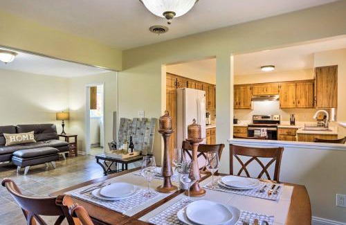 Parma Casa | Cleveland Area Home with Yard about 12 Mi to Dtwn!
