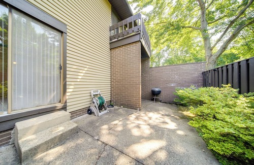Richmond Heights Condominio | Cleveland Area Retreat Near Lake Erie