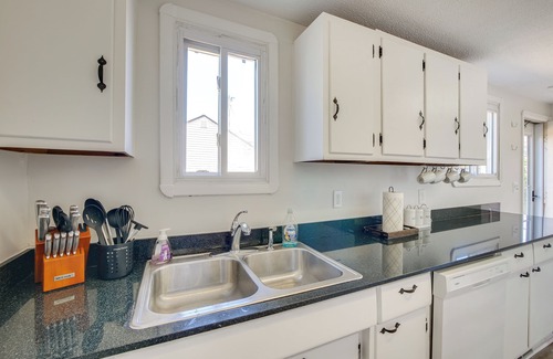 Cleveland Cabaña | Cleveland Home w/ Fenced Yard ~ 10 Mi to Downtown!