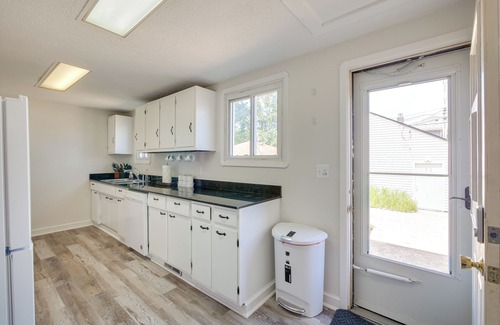 Cleveland Cabaña | Cleveland Home w/ Fenced Yard ~ 10 Mi to Downtown!