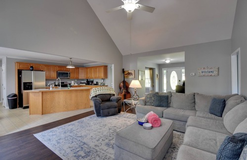 Cleveland Casa | Cleveland Retreat w/ Deck: 2 Mi to Winery!