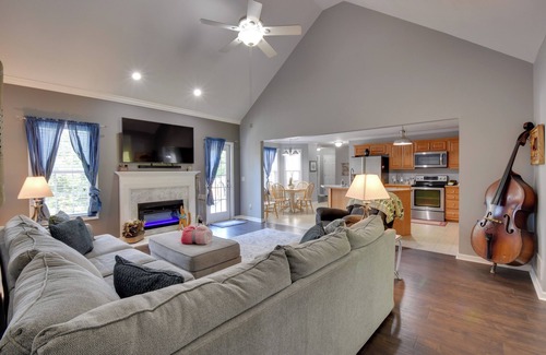 Cleveland Casa | Cleveland Retreat w/ Deck: 2 Mi to Winery!