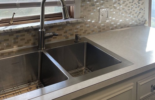 South Euclid Casa | Cleveland suburban comfort near schools/hospitals and attractions