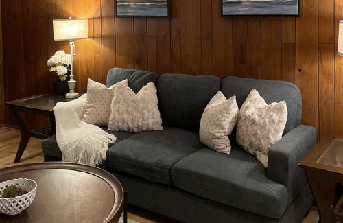 South Euclid Casa | Cleveland suburban comfort near schools/hospitals and attractions