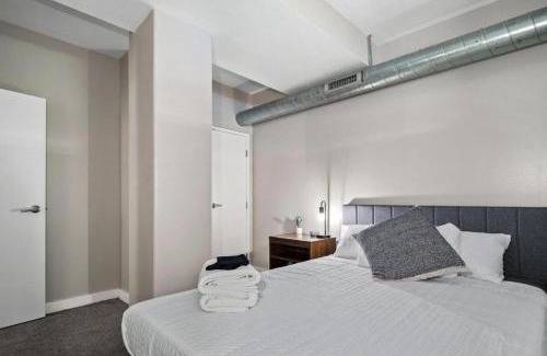 Downtown Cleveland Apartamento | Cleveland Vibes - Modern 2 BDR Apartment Downtown