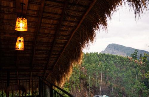 Ella Casa | Cliff Edge Villa