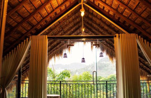 Ella Casa | Cliff Edge Villa