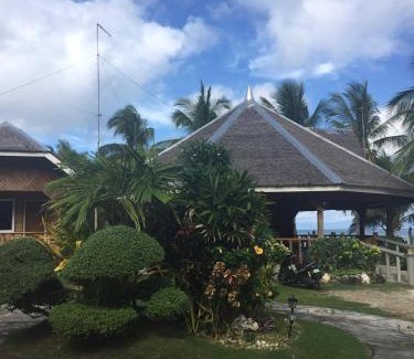Larena Complejo | Cliff Side Beach Resort and Cottages