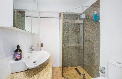 North Curl Curl Apartamento | Cliff Top Hideaway - Ocean Views