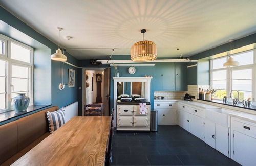 Nefyn Casa | Cliff Top is a refined coastal retreat where luxury meets laid-back living. With panoramic sea views, elegant interiors, and direct access to the beach below, this is the kind of place where time slows and every detail is designed for comfort & ease.