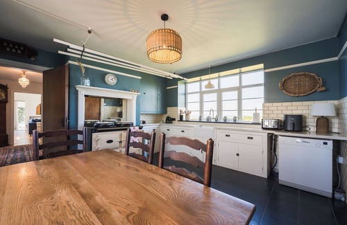 Nefyn Casa | Cliff Top is a refined coastal retreat where luxury meets laid-back living. With panoramic sea views, elegant interiors, and direct access to the beach below, this is the kind of place where time slows and every detail is designed for comfort & ease.