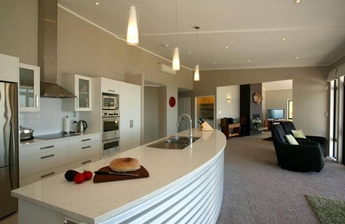 Taiharuru Casa | Cliffhouse, Taiharuru, Northland