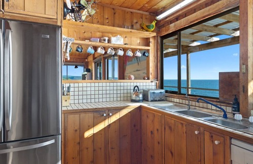 Myponga Beach Casa | Cliffs End Beach Shack - 105 Gold Coast Drive, Carrickalinga