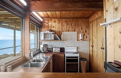 Myponga Beach Casa | Cliffs End Beach Shack - 105 Gold Coast Drive, Carrickalinga