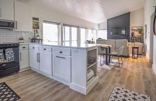 Fairfield Bay Condominio | Cliffside Escape – Cozy 2BR/2BA Condo with Scenic Views