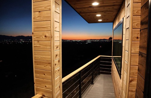 Holladay Cabaña | Cliffside haven to take your breath away!
