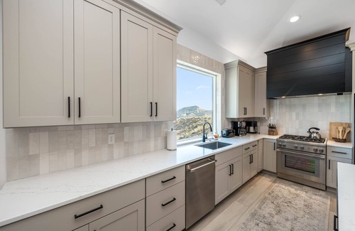 Toquerville Casa | Cliffside Modern Villa ~ Hot Tub/Stunning Views