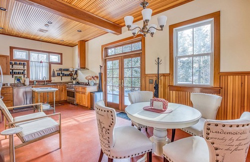 Lenox Casa | Cliffwood Cottage by Evergreen Home