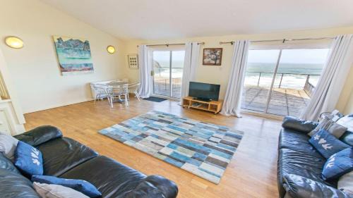 Putsborough Apartamento | Clifton Court Apt 15 with Indoor Heated Pool