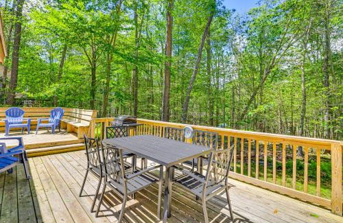 Gouldsboro Casa | Clifton Township Home with Deck and Heated Sunroom!