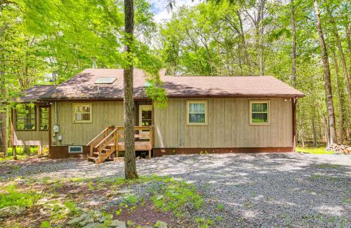 Gouldsboro Casa | Clifton Township Home with Deck and Heated Sunroom!