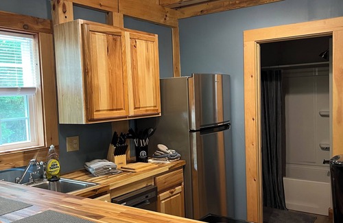 Rogersville Cabina | Clinch Mountain Reserve Cabins #2 & #3. 2-Cabin getaway near Rogersville, TN.