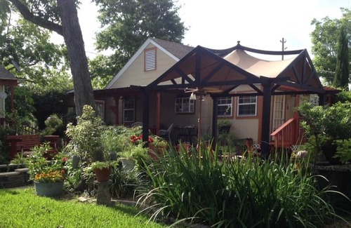 Clear Lake Shores Cabaña | Clipper House Inn Cottage
