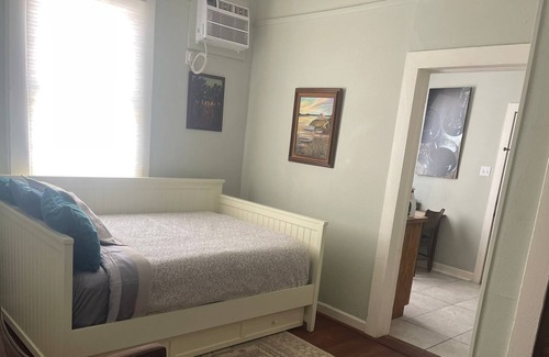 West Riverside Casa | 🔥CLOSE 2 UPTOWN+ZOO❤️ | SLEEPS 5 & PET FRIENDLY W/FEE