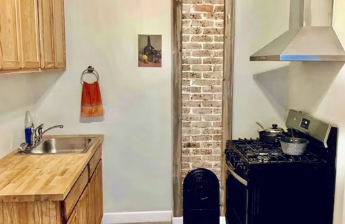 West Riverside Casa | 🔥CLOSE 2 UPTOWN+ZOO❤️ \ SLEEPS 5 & PET FRIENDLY W/FEE