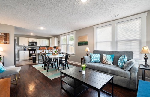 Buckroe Beach Casa | Close Beach Access - 150 Yards to Fishing Pier!