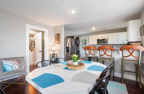 Buckroe Beach Casa | Close Beach Access - 150 Yards to Fishing Pier!