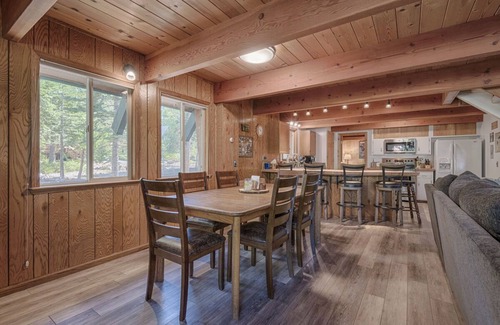 Carnelian Woods Casa | Close drive to lake * Dog OK * Great Family Home