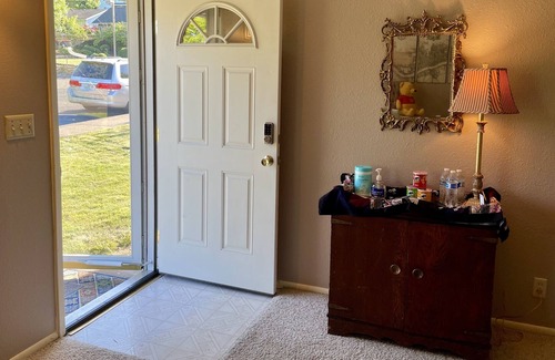 Western Casa | Close-in, Cute & Cozy home w/ AC 3Bdrm 2bath