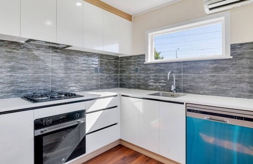 Papatoetoe Casa | Close to airport and motorways and shipping