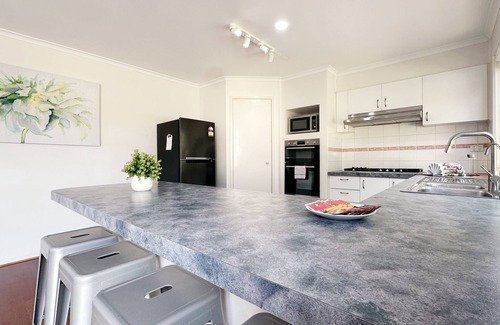 Hillside Casa | Close to Airport & Mel CBD/Organ Pipes National Park/Fig