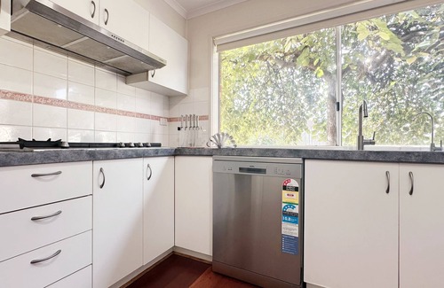 Hillside Casa | Close to Airport & Mel CBD/Organ Pipes National Park/Fig