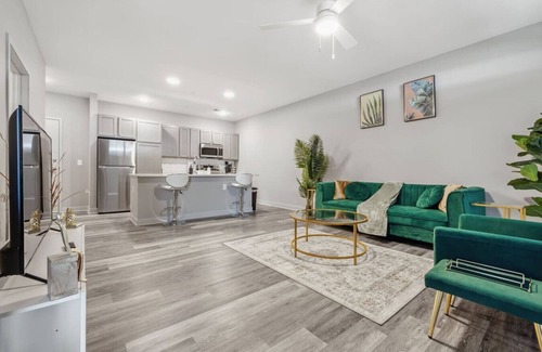 Whitestown Apartamento | Close to All | Bright & Clean