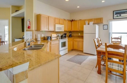 Four Corners Chalet De Esquí | Close to all resorts, gated 4br 3bth w/ Pool/Jacuzzi😎 Perfect for the Parks🌴