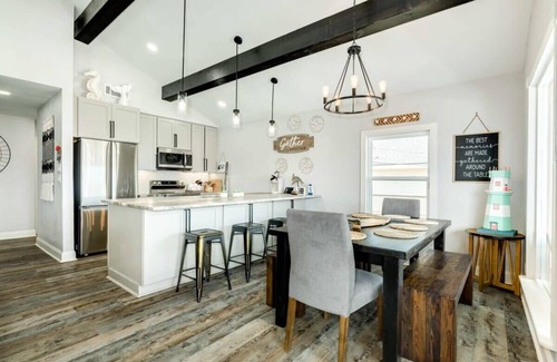 Bermuda Beach Casa | Close to All Things Beachy! Ocean View!